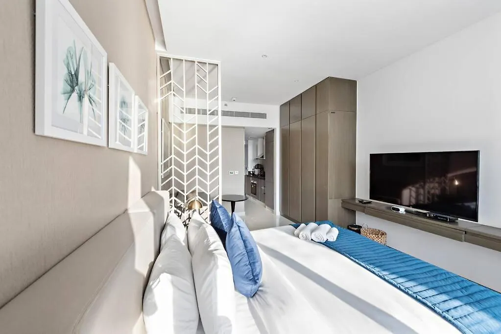 Magnificent Studio In Business Bay With A Pool & Gym Dubai Apartment